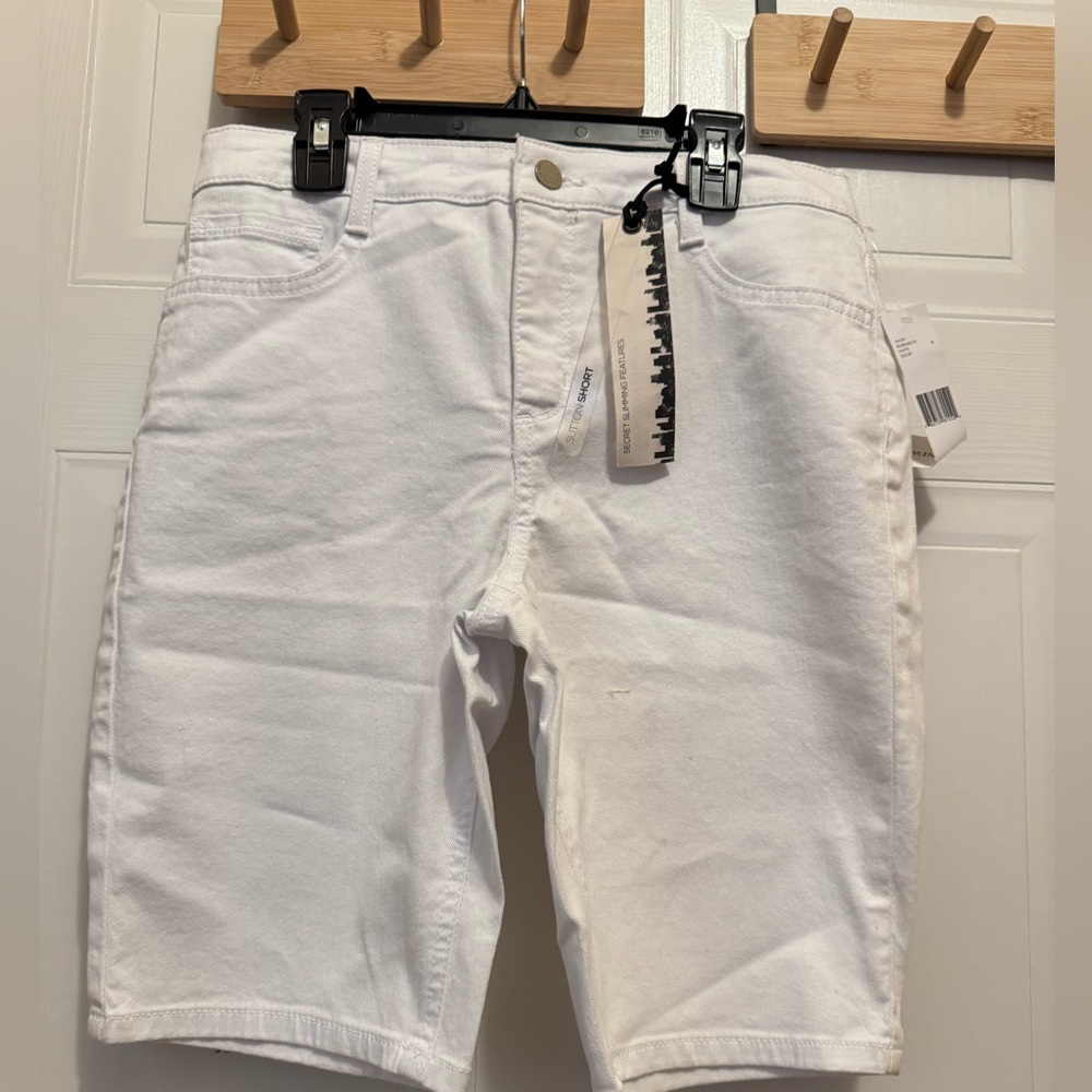 Jones of New York Sz 8P White Denim Shorts NWT😊😊
